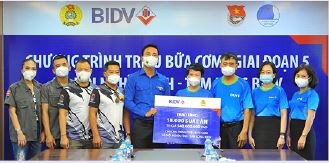                                     BIDV trao 18.000 suất cơm tặng đồng bào khó khăn  tại Thành phố Hà Nội