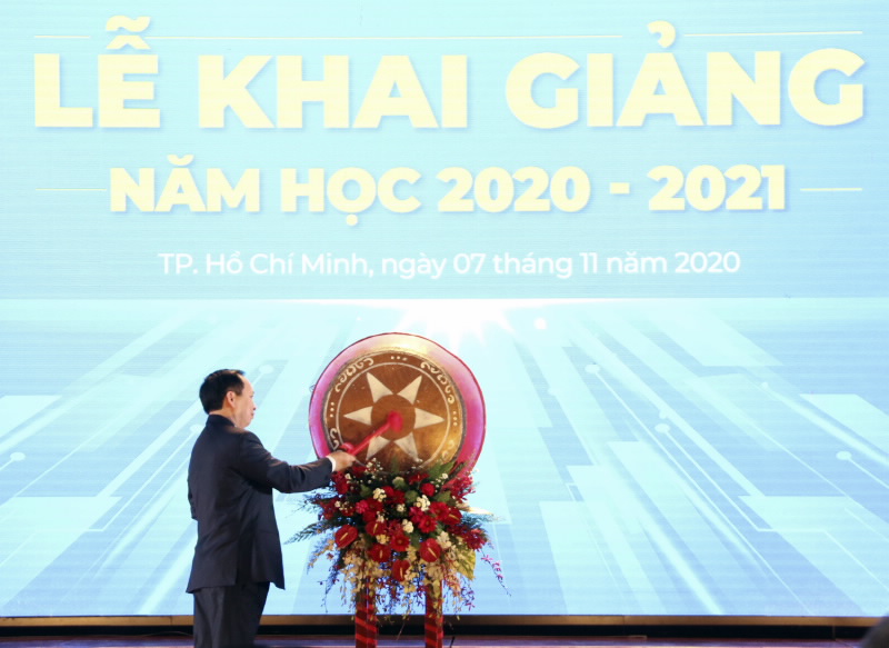                                     Phó Thống đốc thường trực Đào Minh Tú dự Lễ khai giảng trường Đại học Ngân hàng TP. Hồ Chí Minh năm học 2020 - 2021