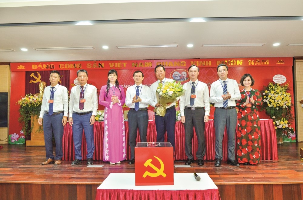                                     Trung tâm Thông tin tín dụng Quốc gia Việt Nam: Công tác Đảng - Chìa khóa thành công