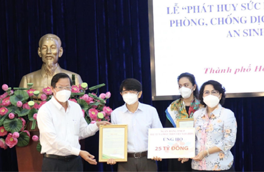                                     BIDV tiếp tục ủng hộ Thành phố Hồ Chí Minh 25 tỷ đồng để phòng, chống dịch Covid-19