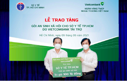                                     Vietcombank trao tặng gói an sinh xã hội 100 tỷ đồng  cho Sở Y tế Thành phố Hồ Chí Minh