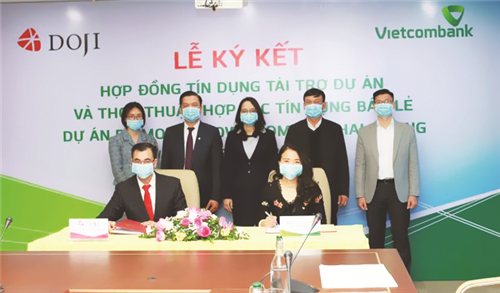                                     Vietcombank ký kết Hợp đồng tín dụng  và Thỏa thuận hợp tác tài trợ tín dụng bán lẻ với Tập đoàn DOJI