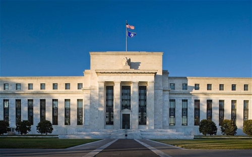                                     Fed giữ nguyên lãi suất, nhưng xem nhẹ tăng trưởng kinh tế yếu