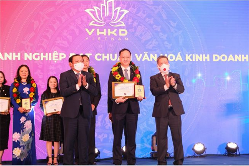                                     Vietcombank được tôn vinh trong danh sách  10 doanh nghiệp đầu tiên đạt chuẩn văn hóa kinh doanh Việt Nam