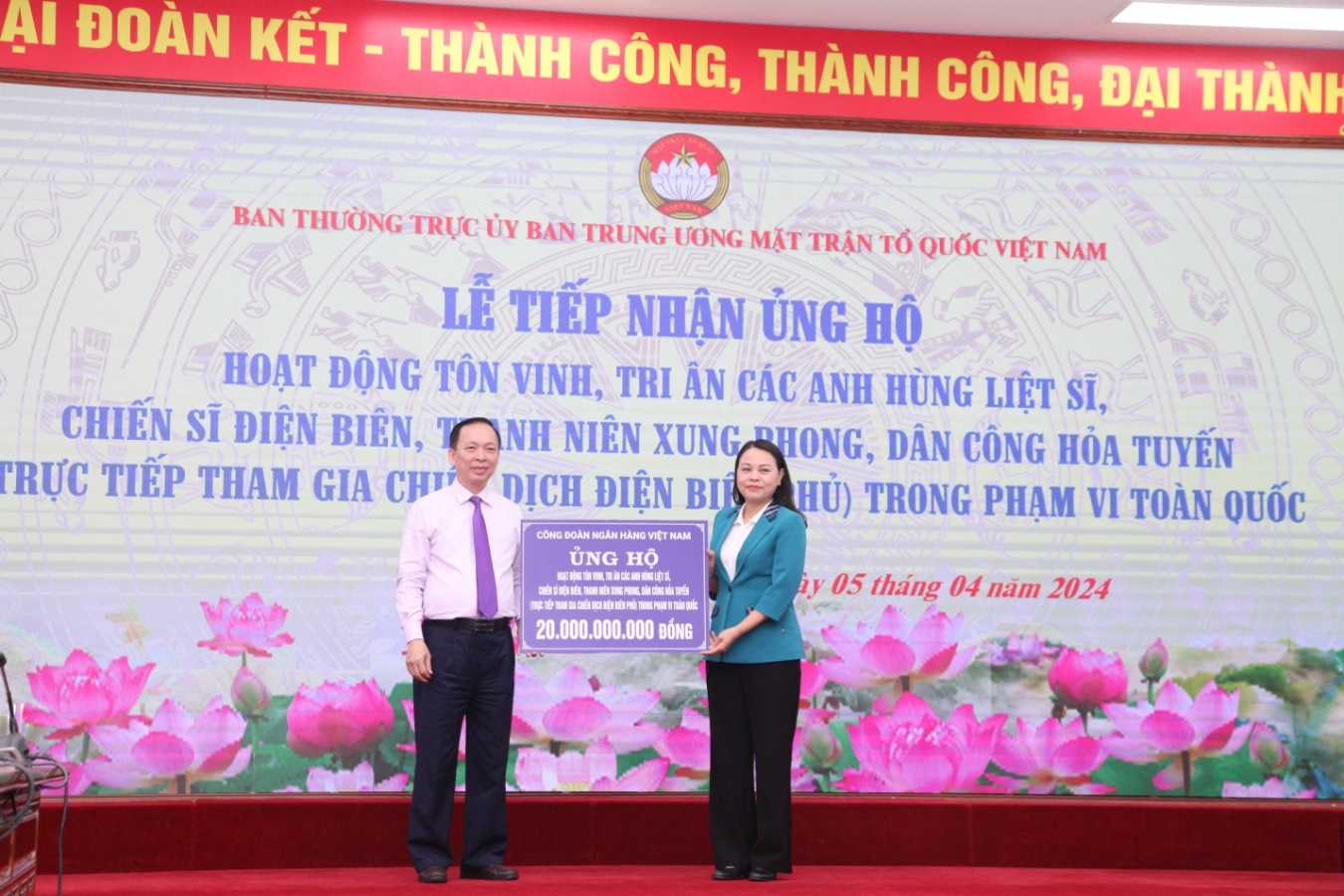 Ngành Ngân hàng ủng hộ 22 tỉ đồng tri ân các anh hùng liệt sĩ, chiến sĩ, thanh niên xung phong, dân công hỏa tuyến trực tiếp tham gia Chiến dịch Điện Biên Phủ