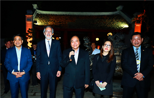                                     Thủ tướng gặp mặt các doanh nhân quốc tế tại Văn Miếu - Quốc Tử Giám