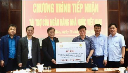 Công đoàn Ngân hàng Việt Nam trao 5 tỷ đồng hỗ trợ xây dựng trường học