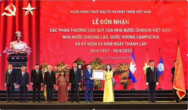 BIDV tổ chức trọng thể Lễ đón nhận các phần thưởng cao quý và kỷ niệm 65 năm ngày thành lập  