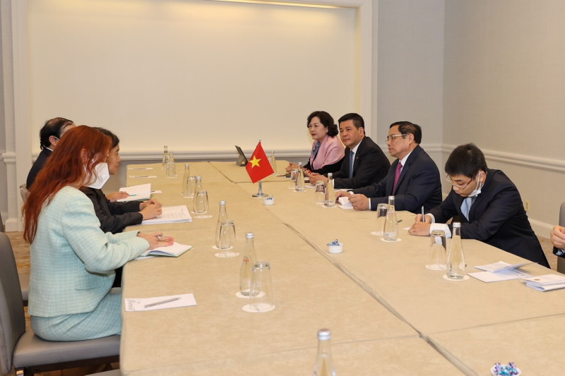 Thống đốc tham dự cùng Thủ tướng Phạm Minh Chính gặp mặt Bà Katherine Tai – Trưởng đại diện Văn phòng Đại diện thương mại Mỹ, gặp gỡ các doanh nghiệp Hoa Kỳ trong khuôn khổ US-ABC và tiếp Cơ quan Tài trợ Phát triển Hoa Kỳ (DFC)
