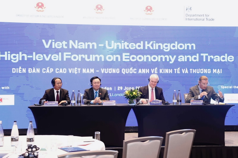 Thống đốc Ngân hàng Nhà nước Việt Nam tham dự Diễn đàn cấp cao về kinh tế thương mại Việt Nam – Vương quốc Anh và làm việc, đối thoại với các doanh nghiệp Anh trong khuôn khổ chuyến thăm chính thức Vương quốc Anh của Chủ tịch Quốc hội Vương Đình Huệ