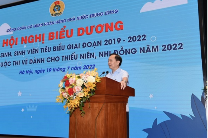 Công đoàn cơ quan Ngân hàng Nhà nước Trung ương biểu dương học sinh, sinh viên tiêu biểu giai đoạn 2019 - 2022  