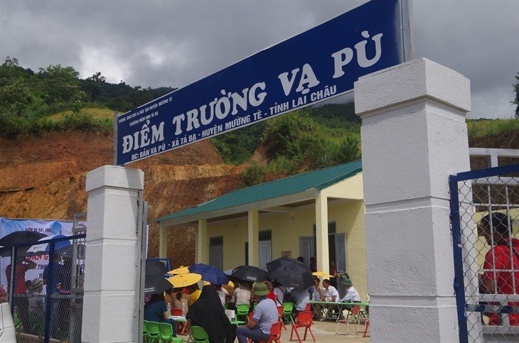 Khối các Tổ chức sự nghiệp - Ngân hàng Nhà nước Việt Nam: Trao tặng nhà lớp học và các hạng mục phụ trợ cho xã biên giới Tá Bạ
