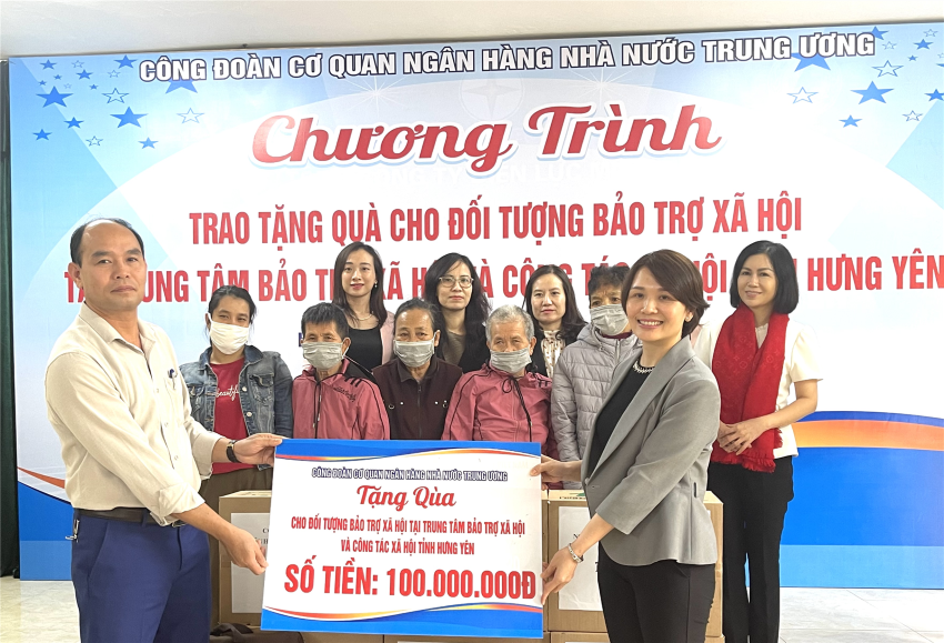 Công đoàn Cơ quan Ngân hàng Nhà nước Trung ương thăm và tặng quà tại Trung tâm Bảo trợ xã hội và công tác xã hội tỉnh Hưng Yên