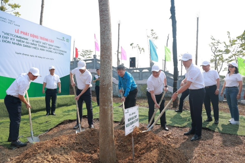 Vietcombank phát động Chương trình trồng 60 nghìn cây xanh “Vietcombank - Vì một Việt Nam xanh”  