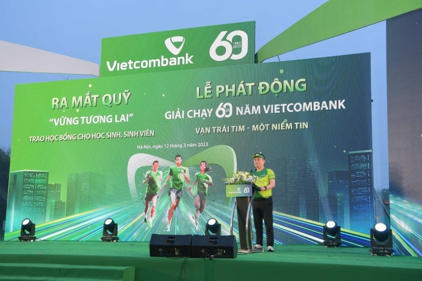 Ra mắt Quỹ “Vững tương lai” trao học bổng cho học sinh, sinh viên và phát động Giải chạy 60 năm Vietcombank “Vạn trái tim - Một niềm tin”