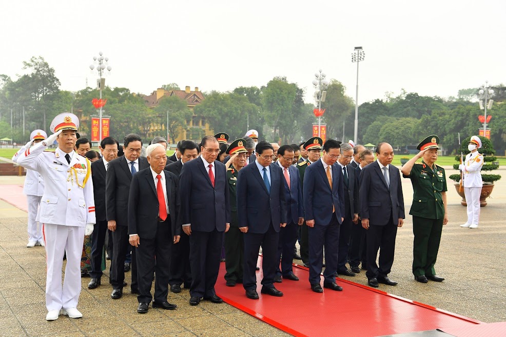 Lãnh đạo Đảng, Nhà nước vào Lăng viếng Chủ tịch Hồ Chí Minh, dâng hương tưởng niệm các Anh hùng liệt sĩ