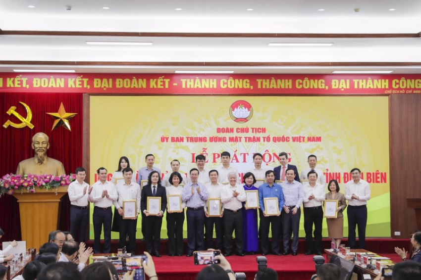 MB ủng hộ 05 tỉ đồng làm nhà Đại đoàn kết tặng hộ nghèo tỉnh Điện Biên  