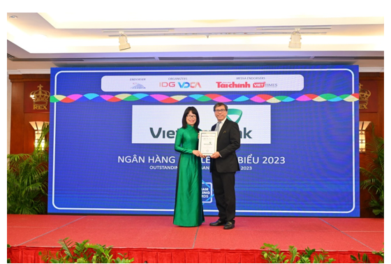 Vietcombank được trao ba giải thưởng quan trọng tại Diễn đàn Ngân hàng Bán lẻ Việt Nam 2023
