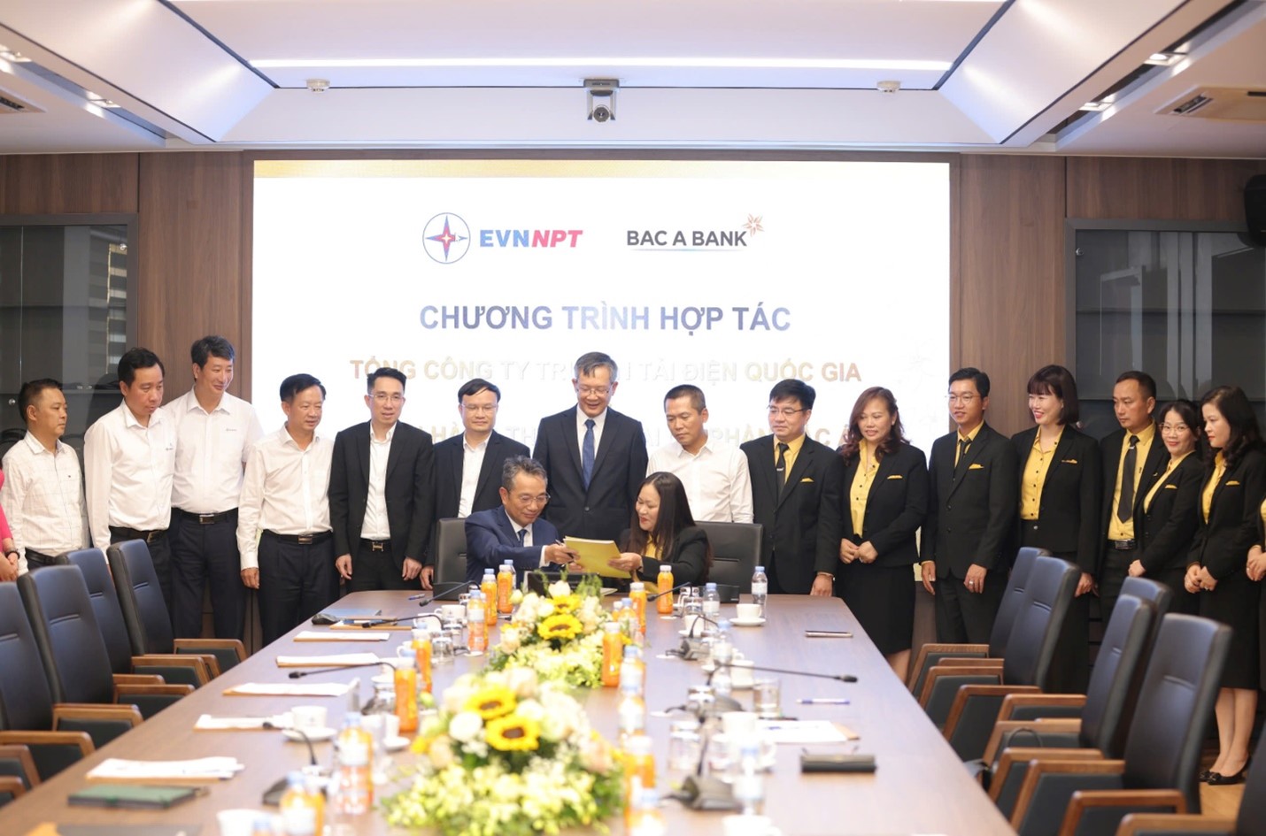 BAC A BANK ký hợp đồng tài trợ 6 dự án truyền tải điện với EVNNPT