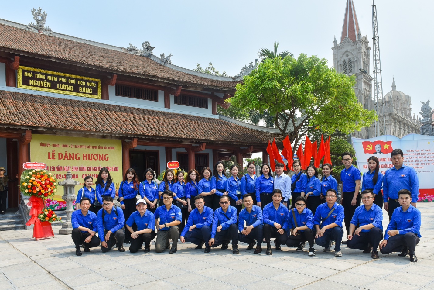 Đoàn Thanh niên Ngân hàng Trung ương dâng hương kỷ niệm 120 năm ngày sinh đồng chí Nguyễn Lương Bằng