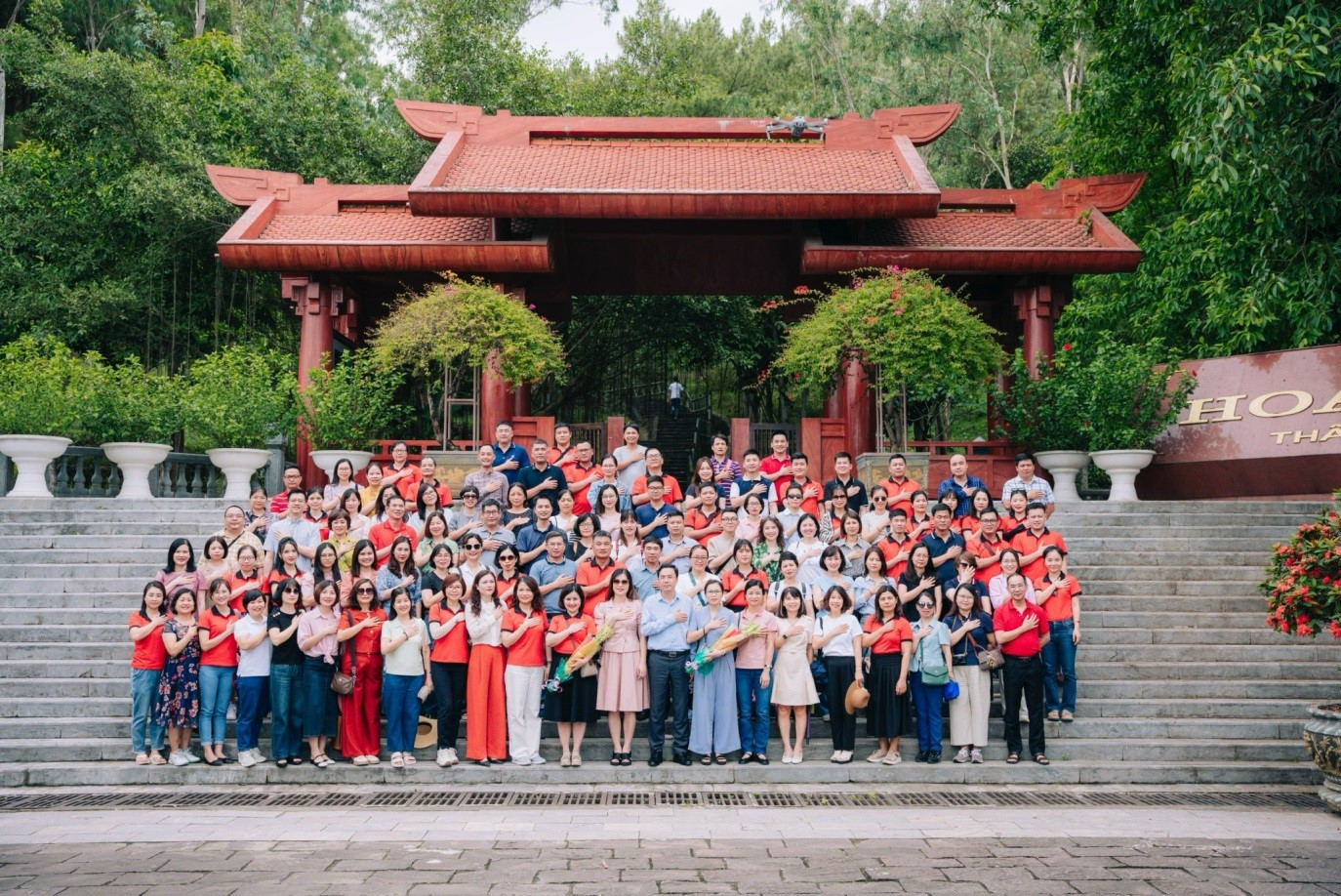 Đảng bộ Trung tâm Thông tin tín dụng Quốc gia Việt Nam tổ chức Chương trình Lễ báo công dâng Bác và sinh hoạt ngoại khóa năm 2024
