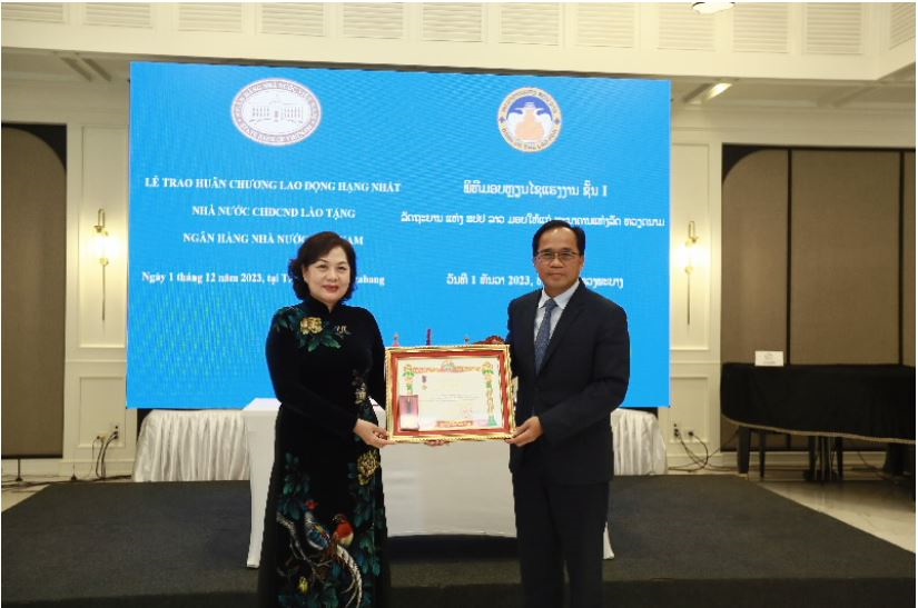 Ngân hàng Nhà nước Việt Nam đón nhận Huân chương Lao động hạng Nhất của Nhà nước Cộng hòa Dân chủ Nhân dân Lào