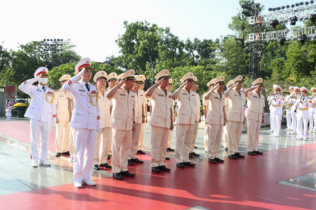 Chùm ảnh: Lãnh đạo Đảng, Nhà nước tưởng nhớ Chủ tịch Hồ Chí Minh và các Anh hùng liệt sĩ - Ảnh 4.