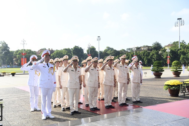 Chùm ảnh: Lãnh đạo Đảng, Nhà nước tưởng nhớ Chủ tịch Hồ Chí Minh và các Anh hùng liệt sĩ - Ảnh 6.