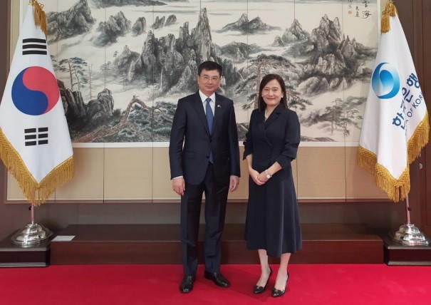Phó Thống đốc Phạm Thanh Hà và bà Soohuyng Lee - thành viên Hội đồng tư vấn Chính sách tiền tệ Hàn Quốc