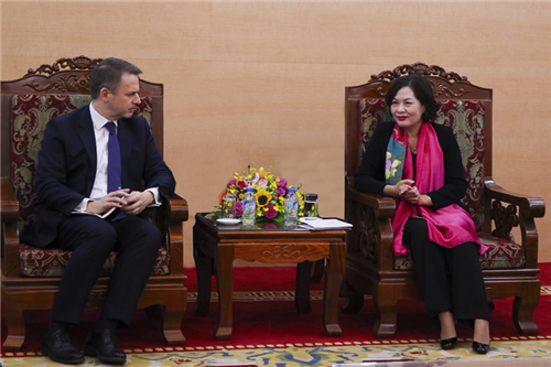                                     Phó Thống đốc Nguyễn Thị Hồng tiếp Đại sứ đặc mệnh toàn quyền Luxembourg phụ trách khu vực ASEAN