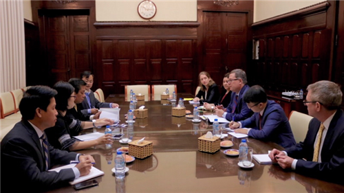                                    Phó Thống đốc Nguyễn Kim Anh tiếp Quyền Trợ lý Đại diện Thương mại Hoa Kỳ