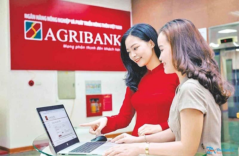 Cán bộ Agribank luôn hết lòng phụng sự xã hội vì  mục tiêu cao cả nhất “Mang phồn thịnh đến khách hàng”(Nguồn:Internet)