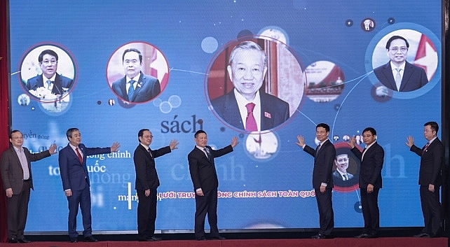 Vụ Truyền thông nhận Bằng khen của Bộ trưởng Bộ Thông tin và Truyền thông về truyền thông chính sách