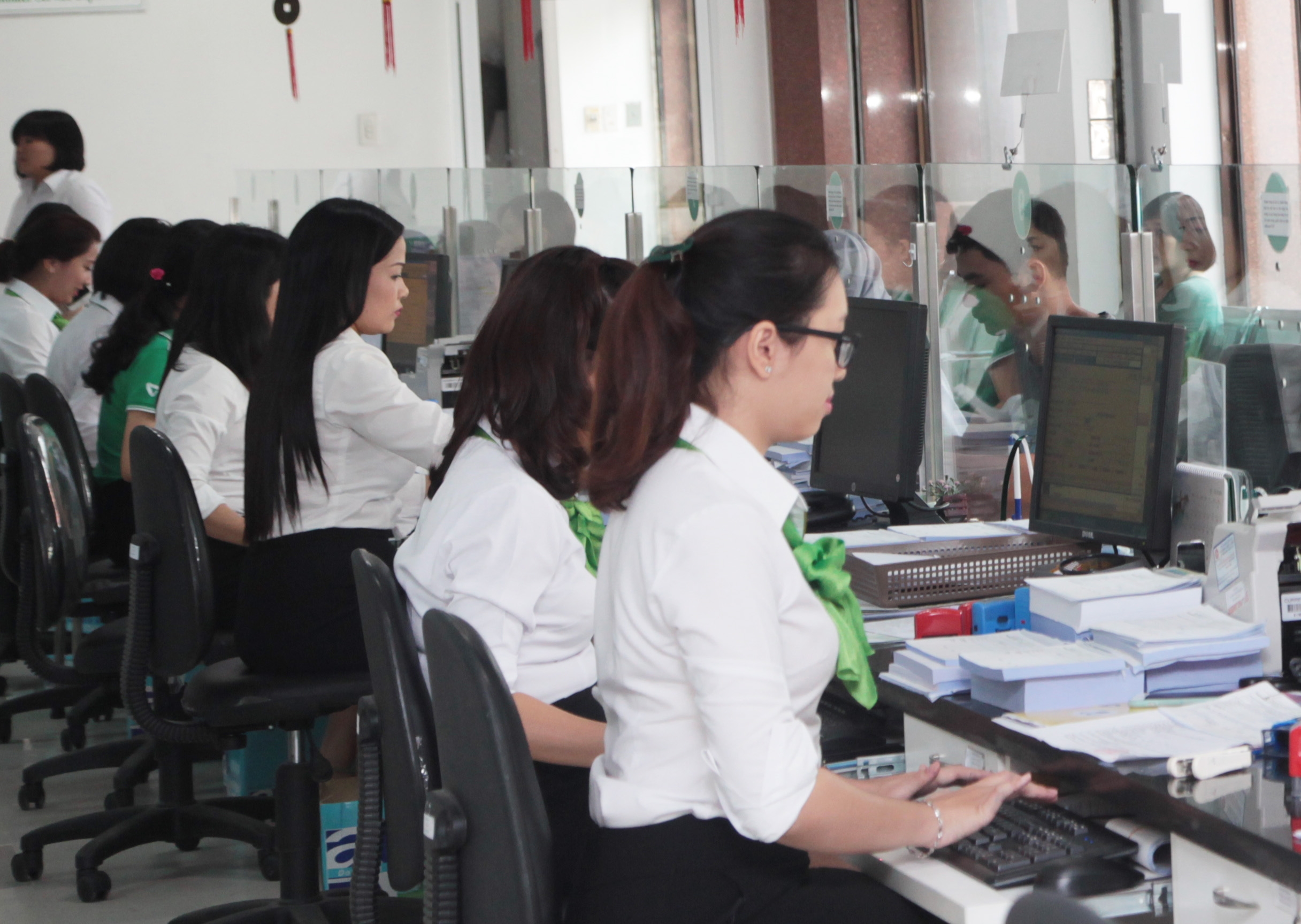 Việc triển khai áp dụng các chuẩn mực quốc tế tại các ngân hàng Việt Nam đã góp phần nâng cao sự ổn định và phát triển bền vững của hệ thống ngân hàng