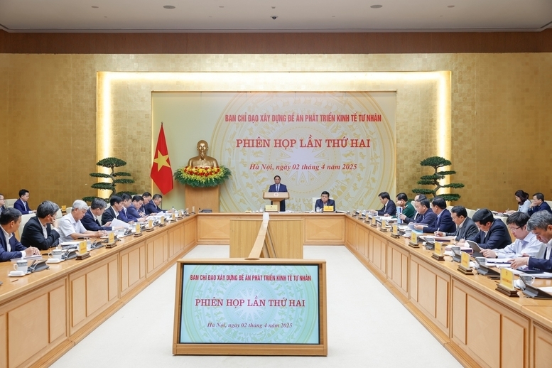 Thủ tướng giao các cơ quan tiếp thu các ý kiến, tiếp tục hoàn thiện Đề án để trình cấp có thẩm quyền, với quan điểm nguồn lực bắt nguồn từ tư duy và tầm nhìn, động lực bắt nguồn từ đổi mới và sáng tạo, sức mạnh bắt nguồn từ nhân dân và doanh nghiệp - Ảnh: VGP/Nhật Bắc
