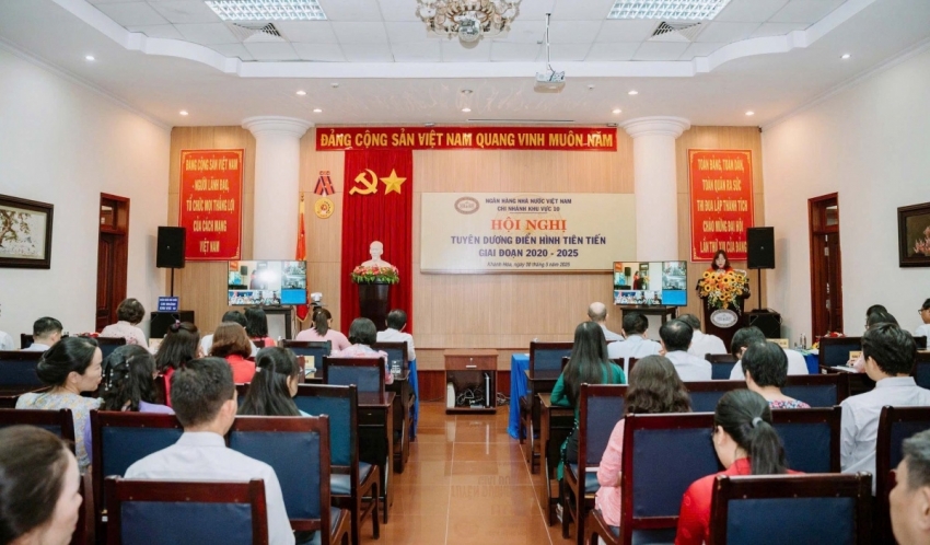 Toàn cảnh Hội nghị tuyên dương điển hình tiên tiến giai đoạn 2020 - 2025 của NHNN Chi nhánh Khu vực 10.