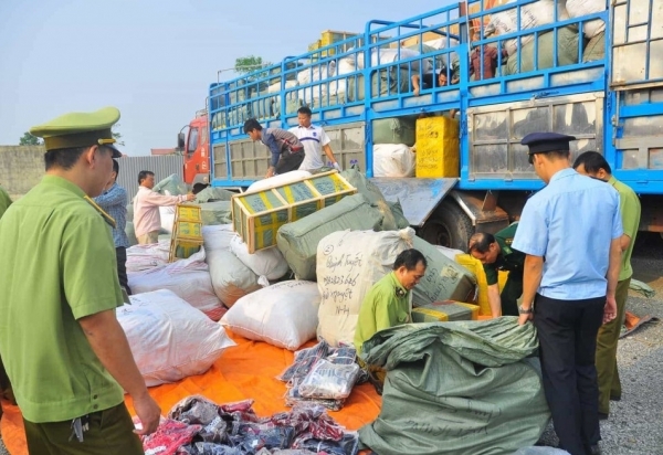 Thủ tướng chỉ đạo tiếp tục đẩy mạnh cao điểm đấu tranh ngăn chặn, đẩy lùi buôn lậu, gian lận thương mại