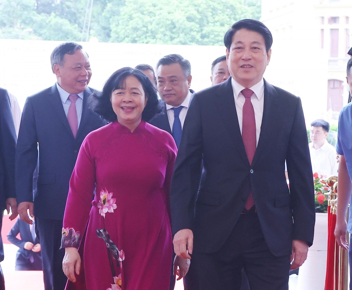 Chủ tịch nước Lương Cường, Bí thư Thành ủy Hà Nội Bùi Thị Minh Hoài dự lễ công bố tại Thủ đô Hà Nội. Ảnh: TTXVN