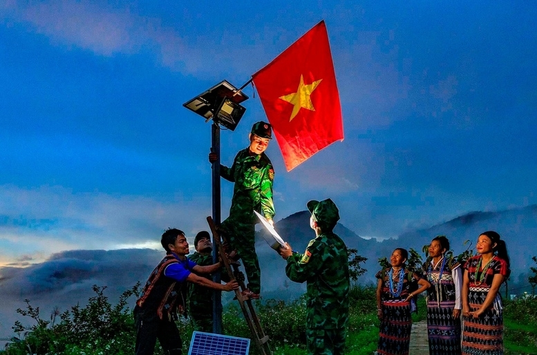 Quân với dân một lòng
