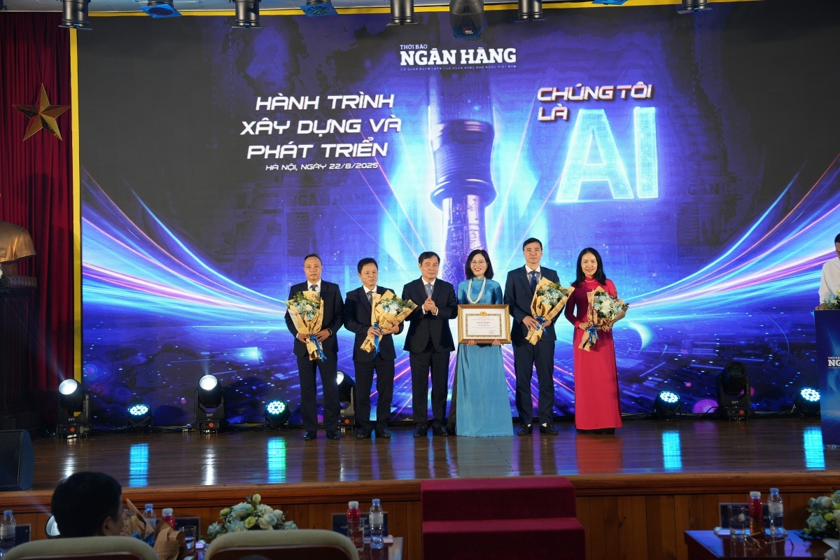 Ngày 21/8/2025, Ban Tuyên giáo và Dân vận Trung ương cũng có Quyết định tặng bằng khen đối với Tập thể Thời báo Ngân hàng vì đã có thành tích xuất sắc trong công tác thông tin, tuyên truyền