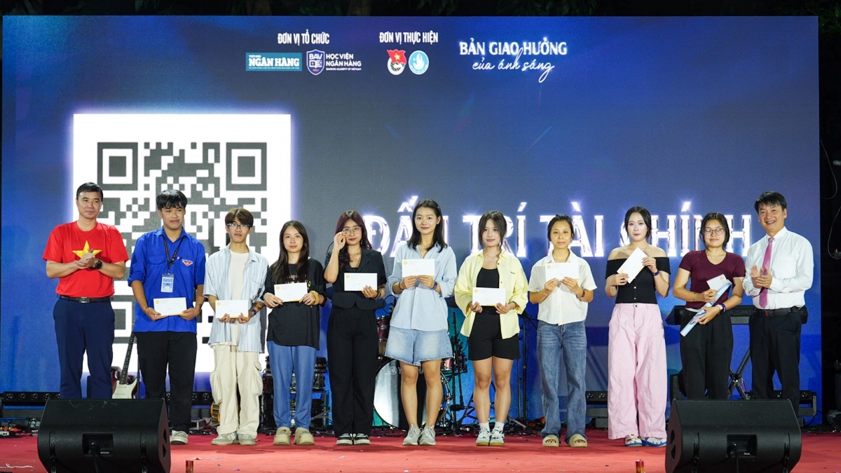 Phát triển nguồn nhân lực ngành Ngân hàng trong kỷ nguyên AI: Con người vẫn là trung tâm của chuyển đổi số