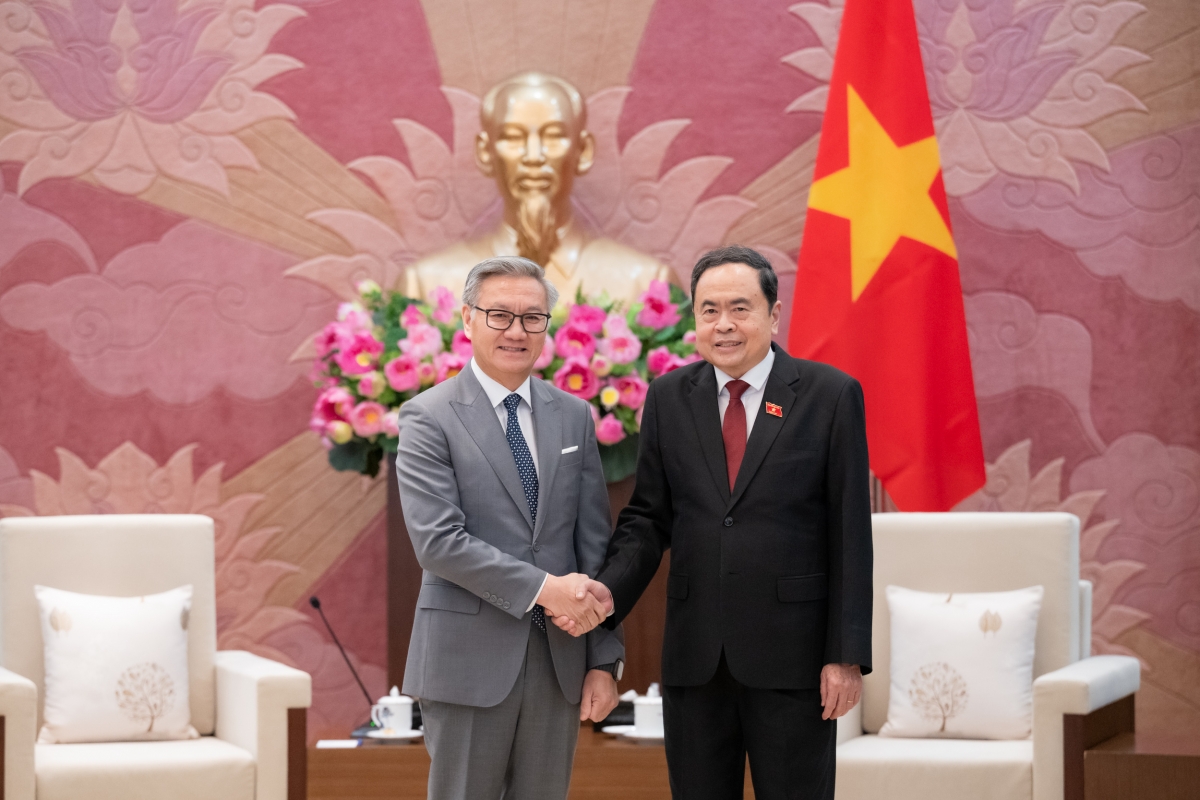 Chủ tịch Quốc hội Trần Thanh Mẫn tiếp Bộ trưởng Bộ Ngoại giao Lào Thongsavanh Phomvihane. Ảnh: Vũ Hiếu