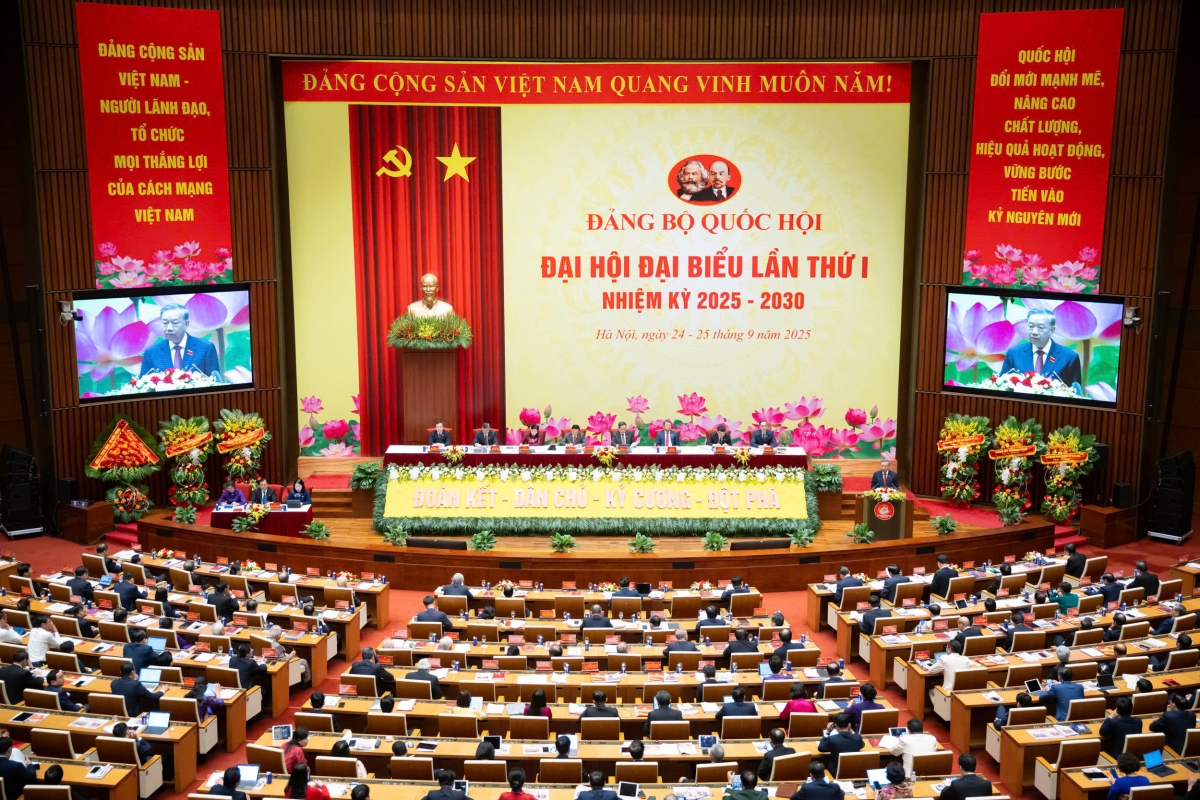 Tổng Bí thư Tô Lâm phát biểu chỉ đạo tại Đại hội Đảng bộ Quốc hội lần thứ I nhiệm kỳ 2025 - 2030. Ảnh: Vũ Hiếu - Cao Hoàng