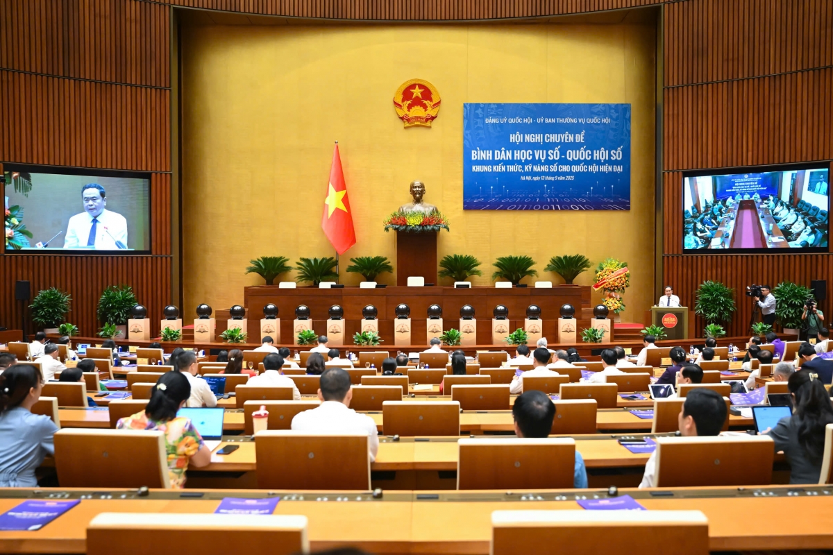 Chủ tịch Quốc hội Trần Thanh Mẫn phát biểu khai mạc Hội nghị chuyên đề “Bình dân học vụ số - Quốc hội số”. Ảnh: Vũ Hiếu - Cao Hoàng