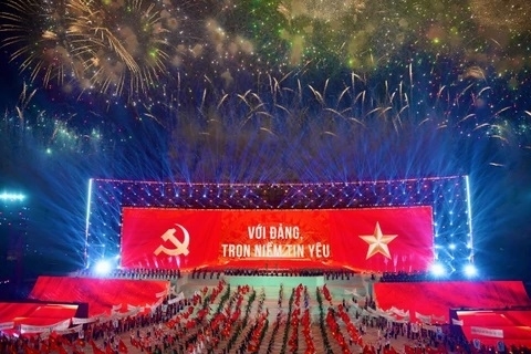 VỮNG BƯỚC DƯỚI CỜ ĐẢNG