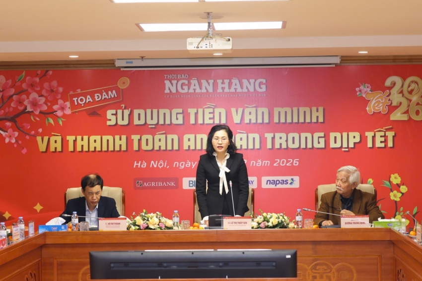 Tổng Biên tập Thời báo Ngân hàng Lê Thị Thúy Sen phát biểu khai mạc Tọa đàm