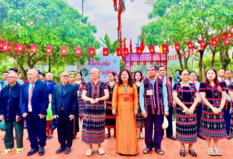 Đồng bào các dân tộc, tôn giáo ở Huế tham gia bầu cử - Ảnh: VGP/Nhật Anh