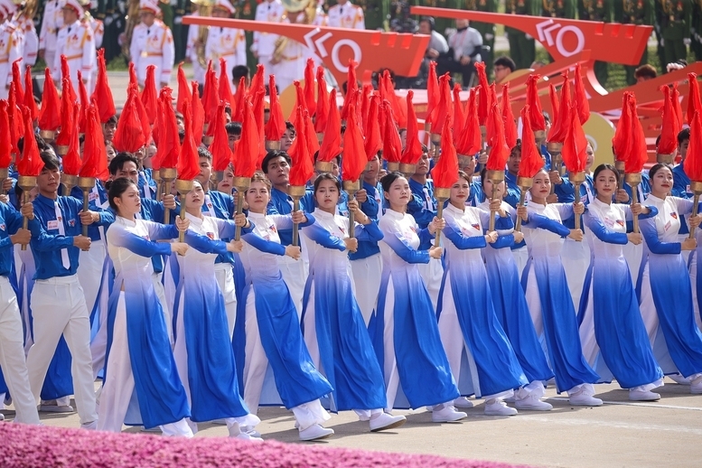 Dưới ngọn cờ vẻ vang của Đảng, được Bác Hồ kính yêu và các thế hệ cách mạng dìu dắt, tuổi trẻ nước ta đã viết nên nhiều trang sử đẹp bằng lý tưởng cao cả, tinh thần yêu nước và khát vọng cống hiến