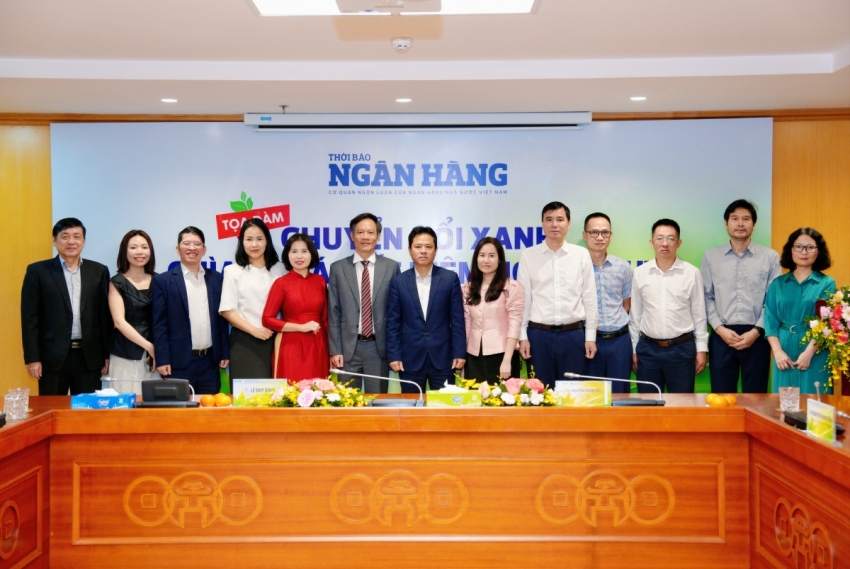 Các vị đại biểu chụp ảnh lưu niệm tại Tọa đàm