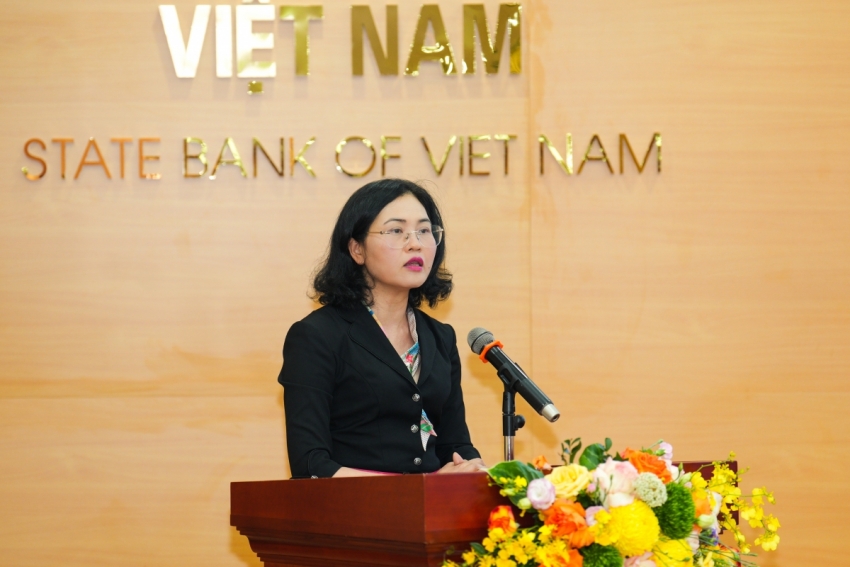 bà Lê Thị Thúy Sen - Đại biểu Quốc hội khóa XVI, Tổng Biên tập Thời báo Ngân hàng phát biểu tại Tọa đàm